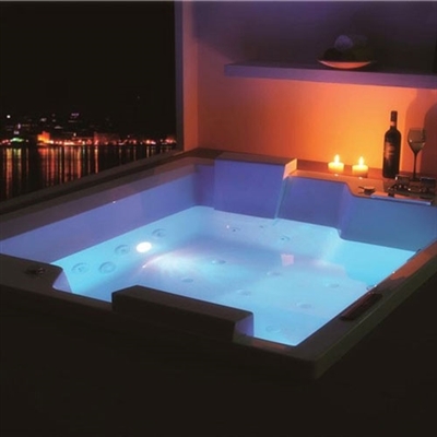 Whirlpool Jacuzzi Tub